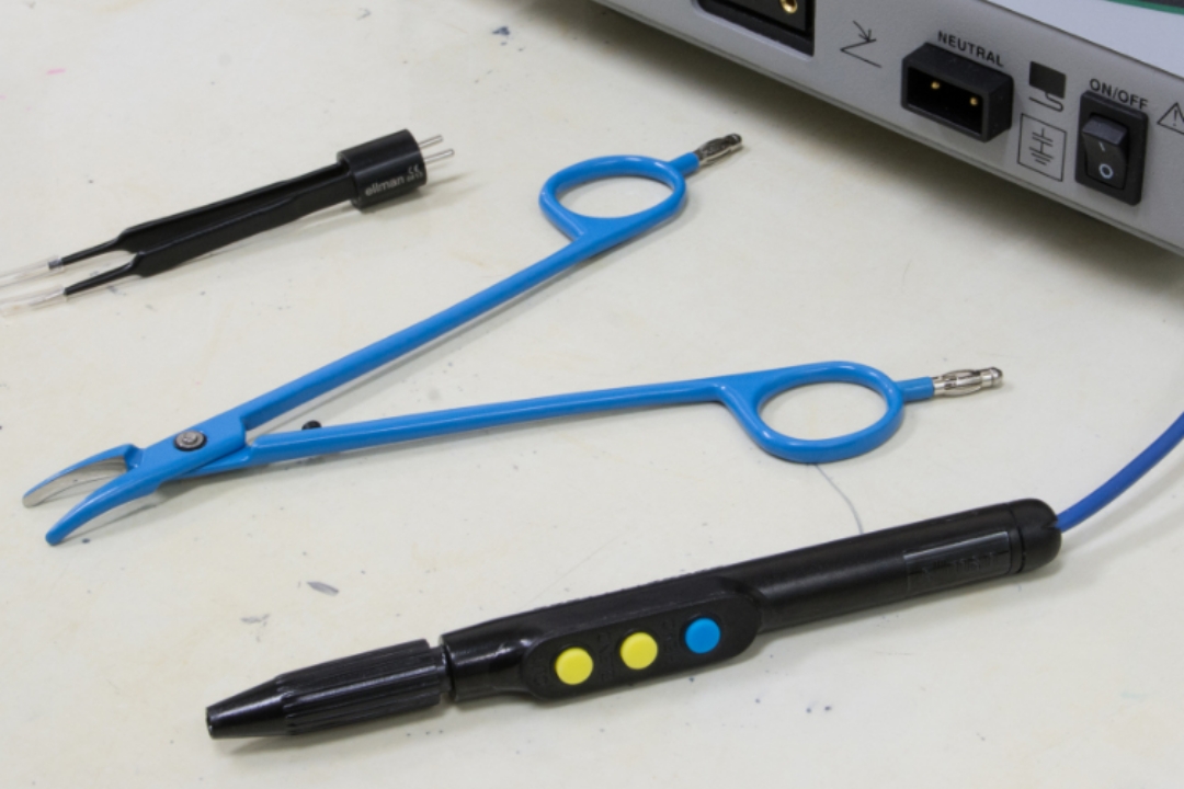 負担の少ない電気メス